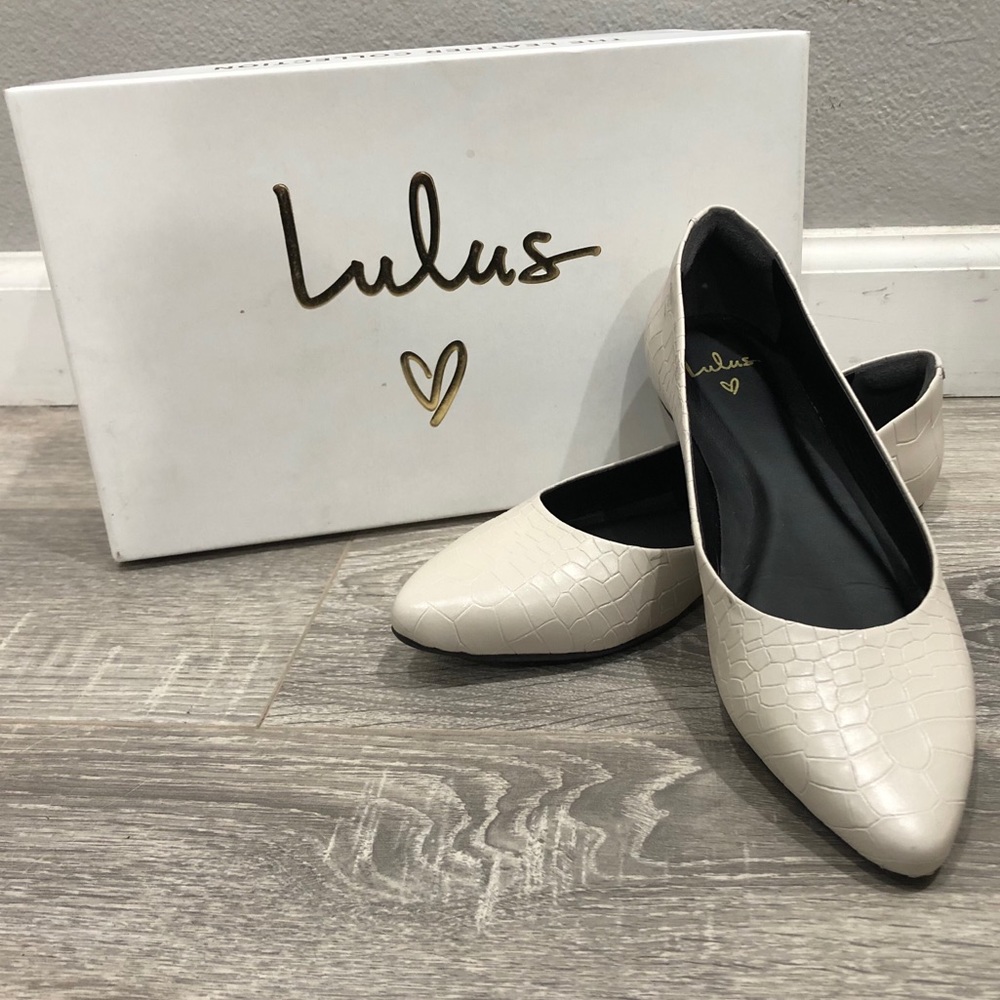 Lulus cream off white crocodile print flats